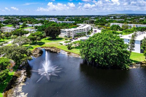 Condo in Deerfield Beach, Florida, 2 bedrooms № 2191279 - photo 22