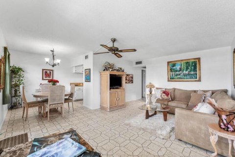 Condo in Deerfield Beach, Florida, 2 bedrooms № 2191279 - photo 3
