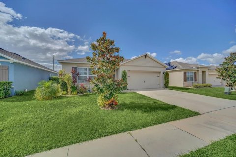House in Winter Haven, Florida 4 bedrooms, 171.96 sq.m. № 1549423 - photo 2