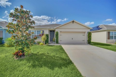 House in Winter Haven, Florida 4 bedrooms, 171.96 sq.m. № 1549423 - photo 1