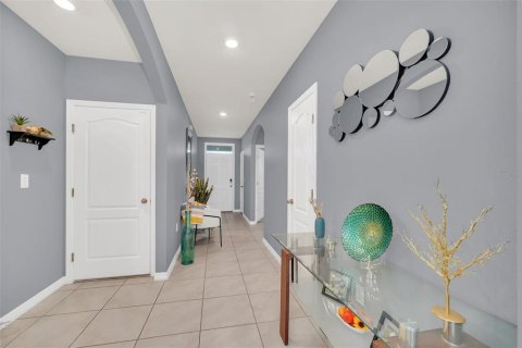House in Winter Haven, Florida 4 bedrooms, 171.96 sq.m. № 1549423 - photo 4