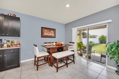 House in Winter Haven, Florida 4 bedrooms, 171.96 sq.m. № 1549423 - photo 12