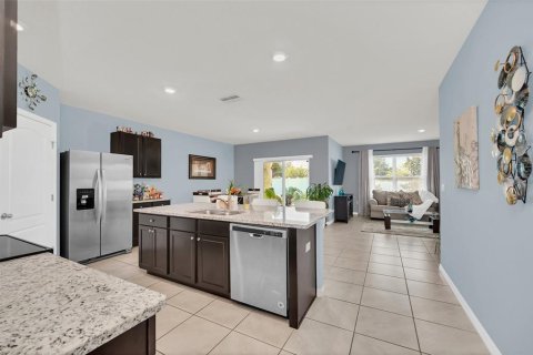 House in Winter Haven, Florida 4 bedrooms, 171.96 sq.m. № 1549423 - photo 6
