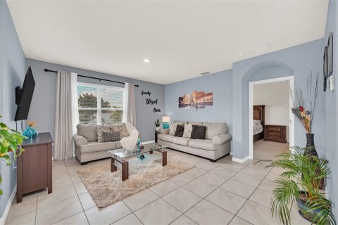 House in Winter Haven, Florida 4 bedrooms, 171.96 sq.m. № 1549423 - photo 8