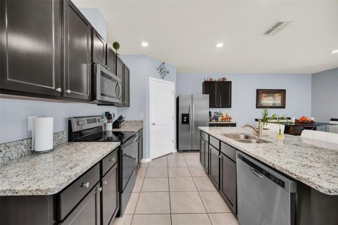 House in Winter Haven, Florida 4 bedrooms, 171.96 sq.m. № 1549423 - photo 5