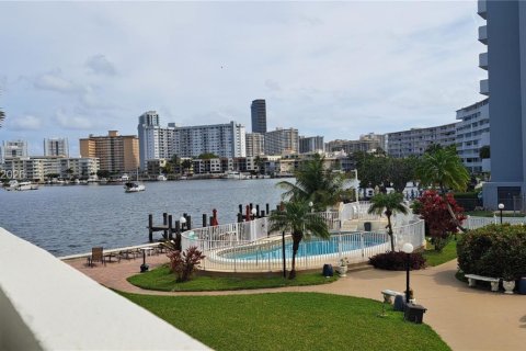Condominio en venta en Hallandale Beach, Florida, 1 dormitorio, 67.82 m2 № 2020840 - foto 6