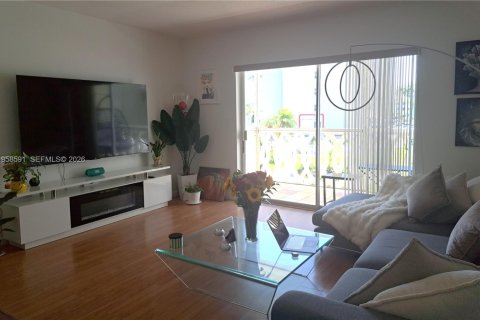 Condominio en venta en Hallandale Beach, Florida, 1 dormitorio, 67.82 m2 № 2020840 - foto 3