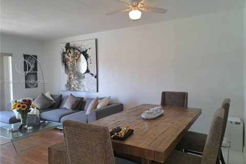 Condominio en venta en Hallandale Beach, Florida, 1 dormitorio, 67.82 m2 № 2020840 - foto 5