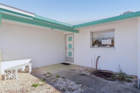 Villa ou maison à vendre à Port Richey, Floride: 2 chambres, 100.52 m2 № 2148069 - photo 5