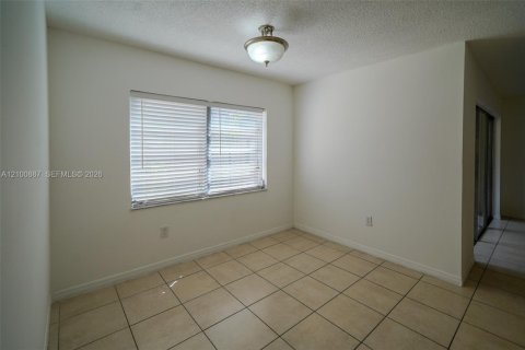 Copropriété à louer à Miami, Floride: 2 chambres, 84.63 m2 № 2407623 - photo 7