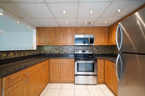 Copropriété à louer à Miami, Floride: 2 chambres, 84.63 m2 № 2407623 - photo 3
