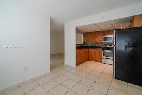 Copropriété à louer à Miami, Floride: 2 chambres, 84.63 m2 № 2407623 - photo 4