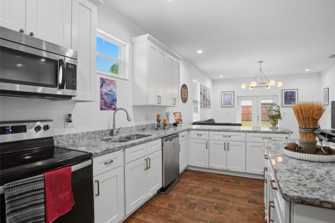 Villa ou maison à vendre à Tampa, Floride: 3 chambres, 151.62 m2 № 2405141 - photo 14