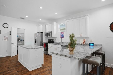Villa ou maison à vendre à Tampa, Floride: 3 chambres, 151.62 m2 № 2405141 - photo 13