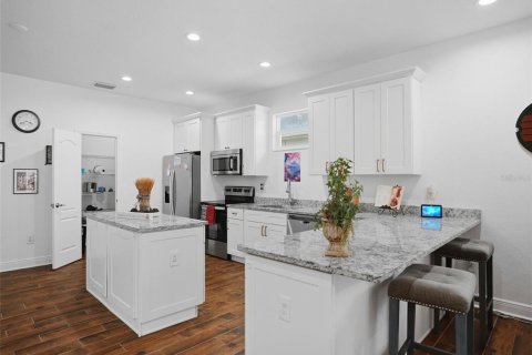 Villa ou maison à vendre à Tampa, Floride: 3 chambres, 151.62 m2 № 2405141 - photo 12