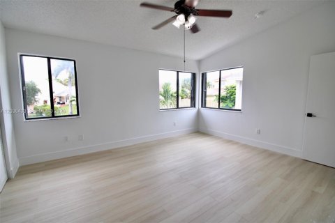 Villa ou maison à vendre à Cutler Bay, Floride: 3 chambres, 153.29 m2 № 2089557 - photo 12