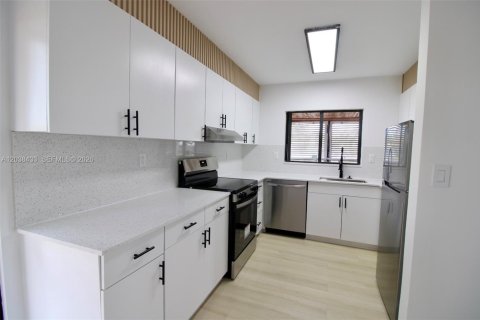 Villa ou maison à vendre à Cutler Bay, Floride: 3 chambres, 153.29 m2 № 2089557 - photo 8