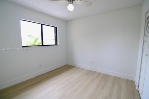 Villa ou maison à vendre à Cutler Bay, Floride: 3 chambres, 153.29 m2 № 2089557 - photo 17