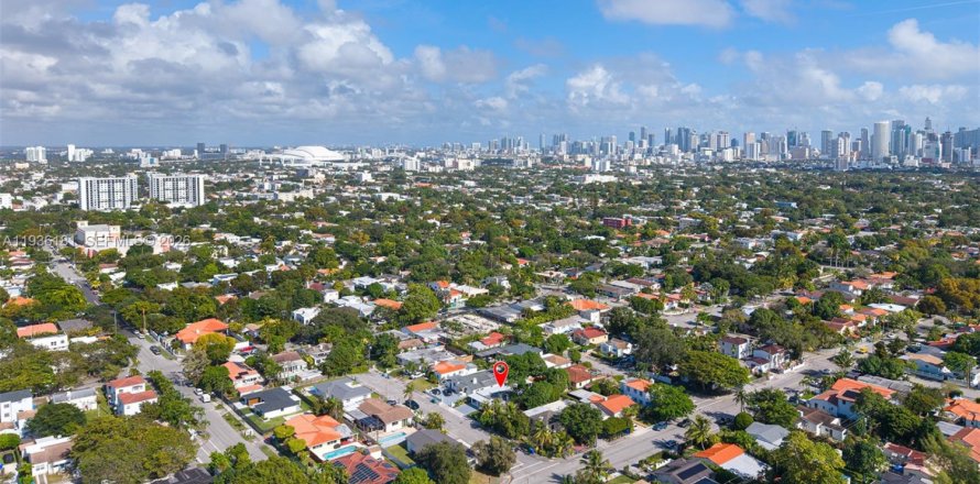 Дом в Майами, Флорида 4 спальни, 187.66м2 № 1995201