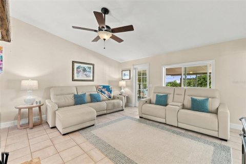 House in Clermont, Florida 3 bedrooms, 215.25 sq.m. № 2430985 - photo 15