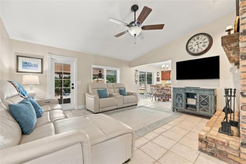 House in Clermont, Florida 3 bedrooms, 215.25 sq.m. № 2430985 - photo 12