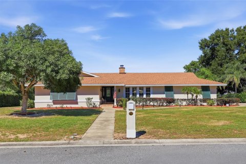 House in Clermont, Florida 3 bedrooms, 215.25 sq.m. № 2430985 - photo 2
