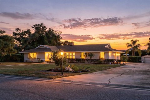 House in Clermont, Florida 3 bedrooms, 215.25 sq.m. № 2430985 - photo 3