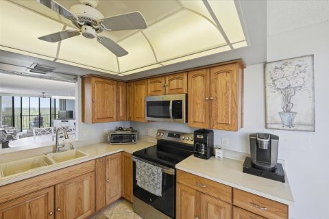 Condo in Hutchinson Island South, Florida, 2 bedrooms № 2190850 - photo 23