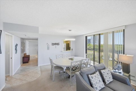 Condo in Hutchinson Island South, Florida, 2 bedrooms № 2190850 - photo 7