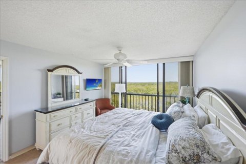 Condo in Hutchinson Island South, Florida, 2 bedrooms № 2190850 - photo 28