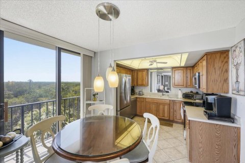 Condo in Hutchinson Island South, Florida, 2 bedrooms № 2190850 - photo 17