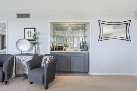 Condo in Hutchinson Island South, Florida, 2 bedrooms № 2190850 - photo 15