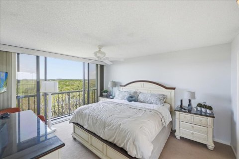 Condo in Hutchinson Island South, Florida, 2 bedrooms № 2190850 - photo 27