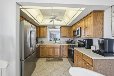 Condo in Hutchinson Island South, Florida, 2 bedrooms № 2190850 - photo 21