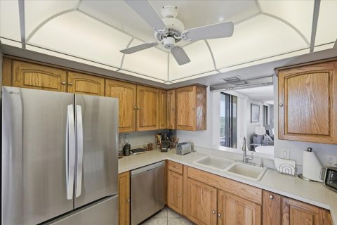 Condo in Hutchinson Island South, Florida, 2 bedrooms № 2190850 - photo 22
