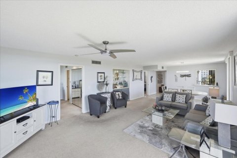 Condo in Hutchinson Island South, Florida, 2 bedrooms № 2190850 - photo 6