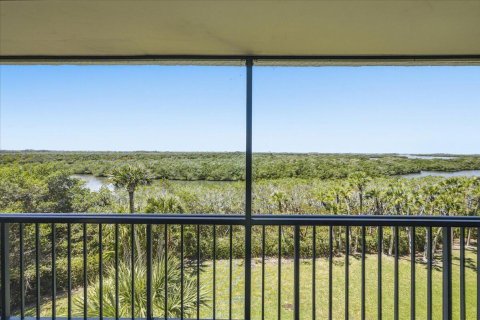 Condo in Hutchinson Island South, Florida, 2 bedrooms № 2190850 - photo 9