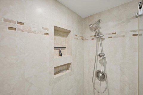 Condo in Hutchinson Island South, Florida, 2 bedrooms № 2190850 - photo 30