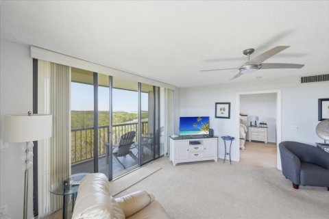 Condo in Hutchinson Island South, Florida, 2 bedrooms № 2190850 - photo 8