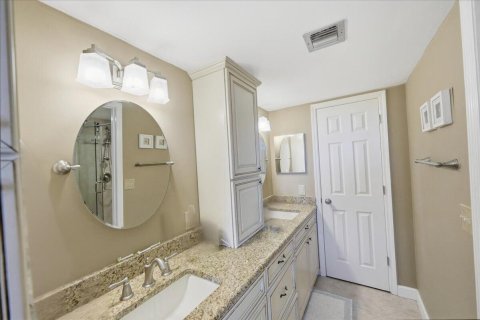 Condo in Hutchinson Island South, Florida, 2 bedrooms № 2190850 - photo 29