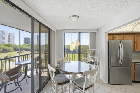 Condo in Hutchinson Island South, Florida, 2 bedrooms № 2190850 - photo 16