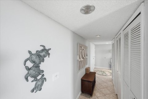 Condo in Hutchinson Island South, Florida, 2 bedrooms № 2190850 - photo 25
