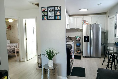 House in Seffner, Florida 2 bedrooms, 53.51 sq.m. № 1838415 - photo 4