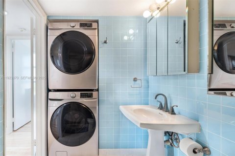 Снять в аренду кондоминиум в Авентура, Флорида 3 спальни, 126.44м2, № 2082866 - фото 17
