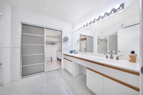 Снять в аренду кондоминиум в Авентура, Флорида 3 спальни, 126.44м2, № 2082866 - фото 10