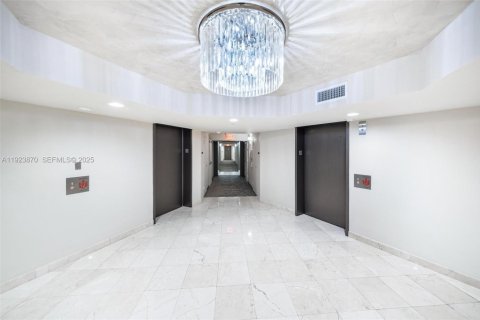 Снять в аренду кондоминиум в Авентура, Флорида 3 спальни, 126.44м2, № 2082866 - фото 3