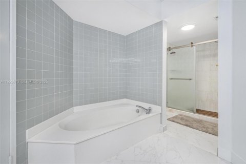 Снять в аренду кондоминиум в Авентура, Флорида 3 спальни, 126.44м2, № 2082866 - фото 13