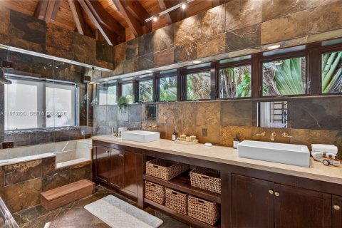 Casa en alquiler en Miami Beach, Florida, 6 dormitorios, 478.08 m2 № 2031035 - foto 30