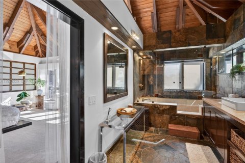 Casa en alquiler en Miami Beach, Florida, 6 dormitorios, 478.08 m2 № 2031035 - foto 29