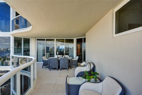 Condo in Sunny Isles Beach, Florida, 3 bedrooms № 2079520 - photo 13